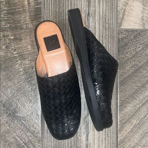 Decoys by Auditions Black leather Woven Slip-On Mules